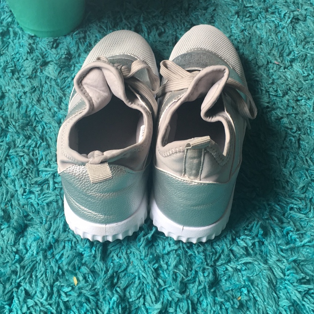 Sneaker - Picture 4 of 4